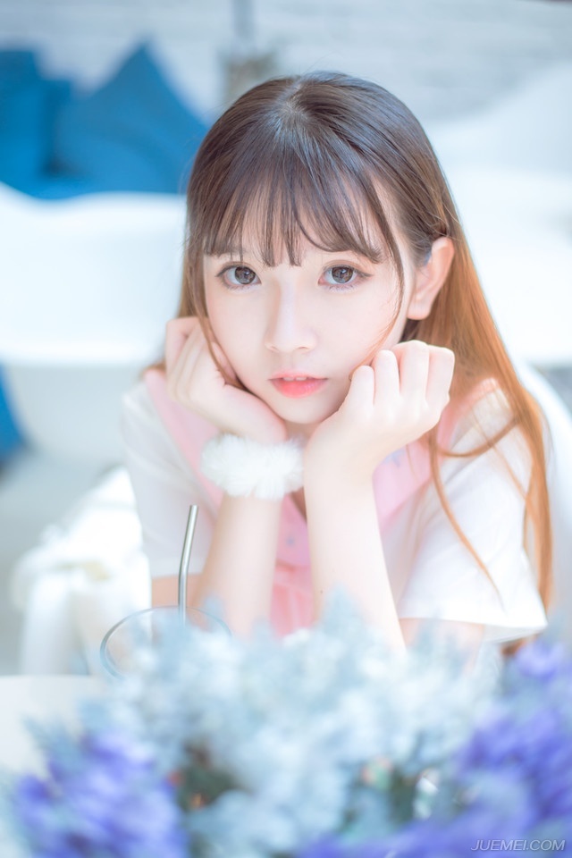“我一个外来人都能知道，那江东俊杰，想必也能知道这点，若他们能够视线知道我今天会来这里，是个除掉我的好机会。”陈到今天的话似乎特别多。